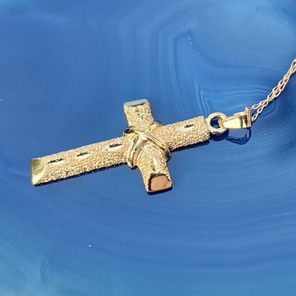14K Yellow Gold Diamond Cut Cross Pendant Link Necklace - Picture 9 of 13